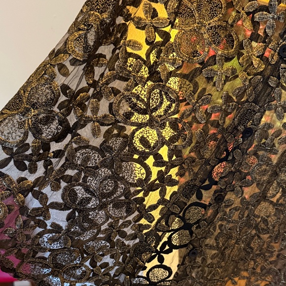 Women’s Black and Gold Sleeveless Lace Button-Front Shirt - Picture 4 of 6